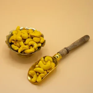 بادام هندی خام/برشته، منبع پروتئین و چربی سالم.